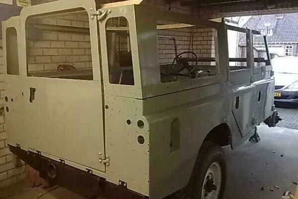 Foto in gallerij voor artikel Restauratie Land-Rover 109 Series III 1979 