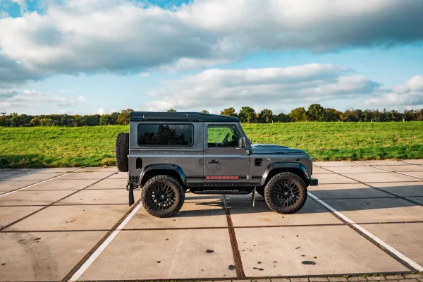 achtergrondafbeelding voor occasion Land Rover Defender 90 Urban uit 2014