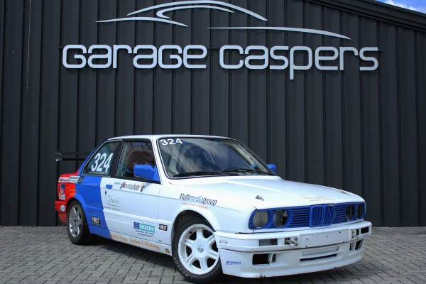 achtergrondafbeelding voor occasion BMW E30 3-serie coupe 325i uit 1994
