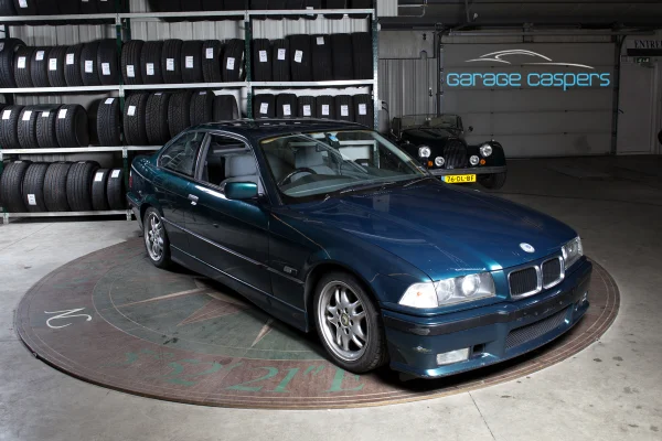 achtergrondafbeelding voor occasion BMW 325i uit 1996
