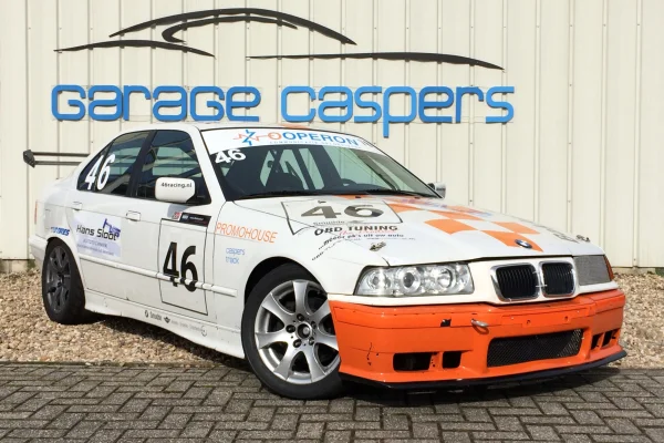achtergrondafbeelding voor occasion BMW Ooperon cup racer met nieuwe motor uit 1995