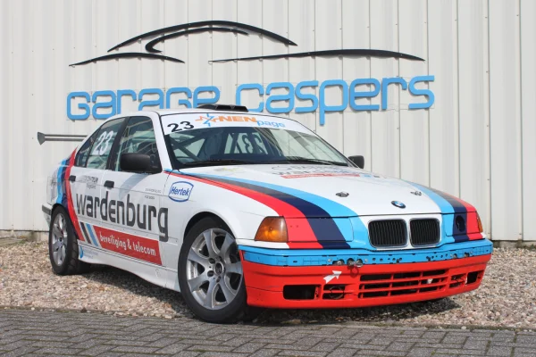 achtergrondafbeelding voor occasion BMW 325i E36 uit 1998