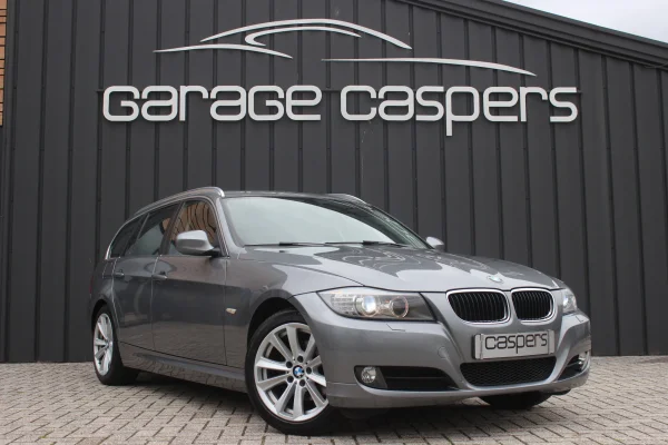 achtergrondafbeelding voor occasion BMW 318i Luxury line uit 2011
