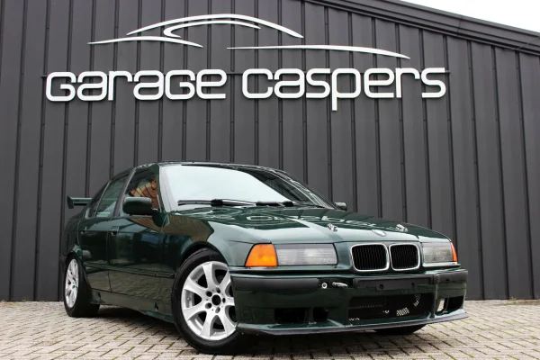 achtergrondafbeelding voor occasion BMW e36 325i sedan uit 1994