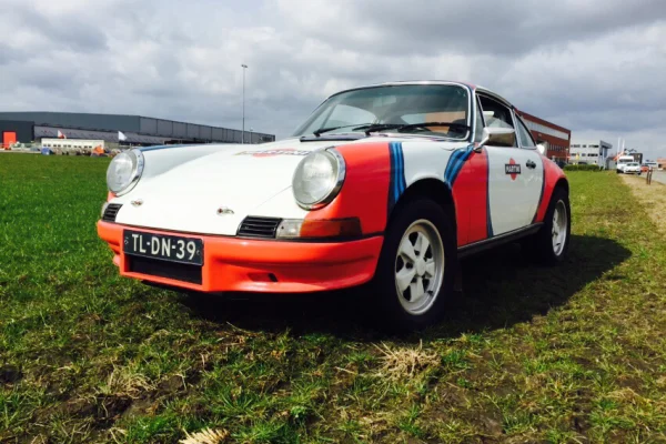 achtergrondafbeelding voor occasion Porsche 911 Carrera s4 4wd Martini uit 1989