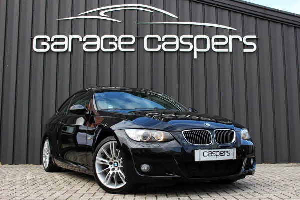 achtergrondafbeelding voor occasion BMW 330d Coupé M-sport uit 2008