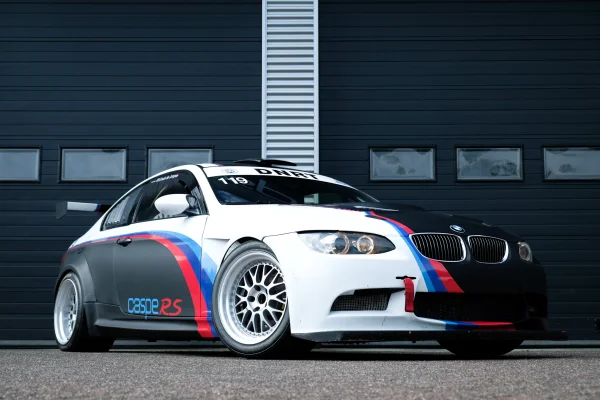 achtergrondafbeelding voor occasion BMW M3 GTR Endurance racer uit 2002