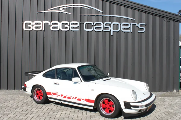 achtergrondafbeelding voor occasion Porsche Carrera 3.2 uit 1984