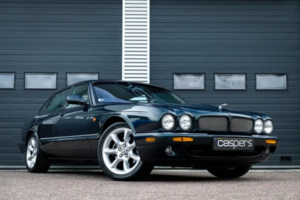 achtergrondafbeelding voor occasion Jaguar XJR 4.0 V8 uit 2001
