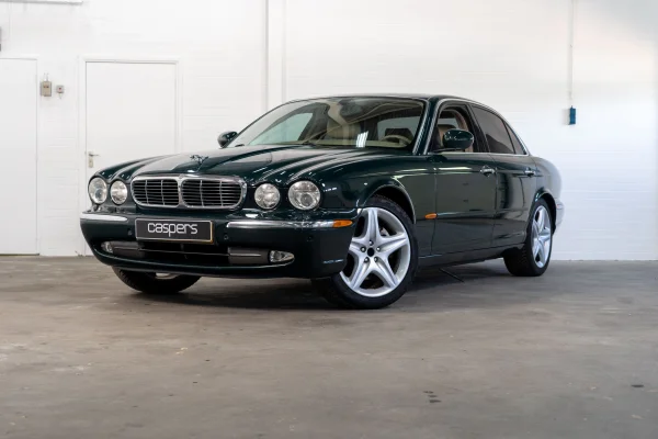 achtergrondafbeelding voor occasion Jaguar XJ 4.2 V8 uit 2004