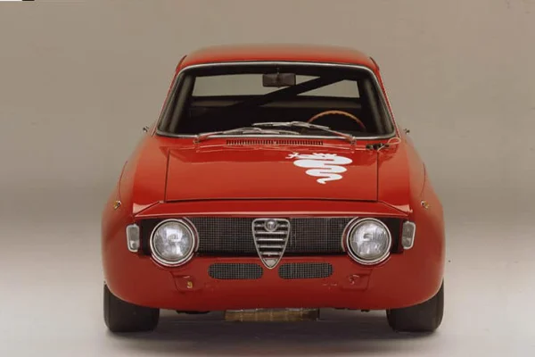 Afbeelding bij het verhaal over deze Alfa Romeo Giulia Sprint GTA hommage uit 1970
