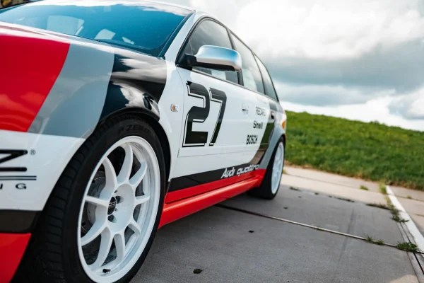 achtergrondafbeelding voor occasion Audi RS6 Avant 4.2 V8 Quattro uit 2003