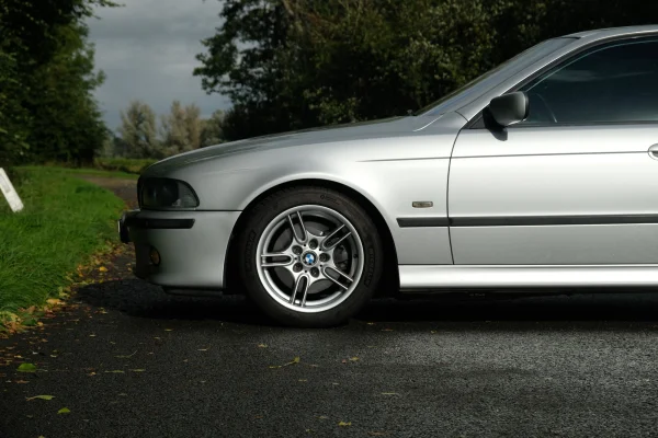 achtergrondafbeelding voor occasion BMW 530d M Executive uit 2001