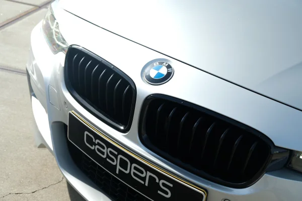 achtergrondafbeelding voor occasion BMW 320i Touring M Sport Executive uit 2018