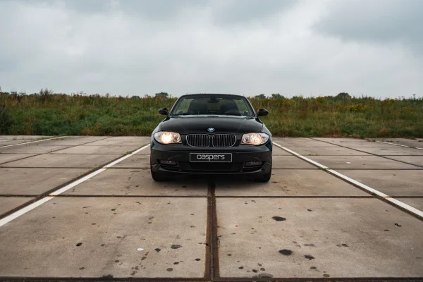 achtergrondafbeelding voor occasion BMW 118i Cabrio Executive uit 2010