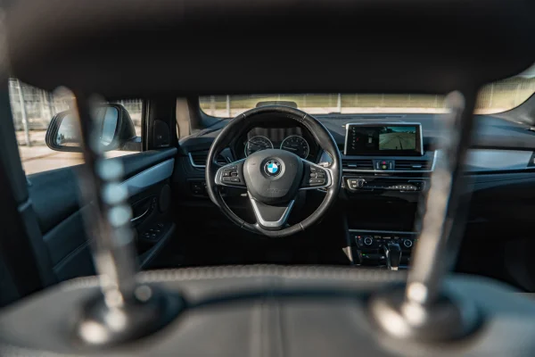 achtergrondafbeelding voor occasion BMW 218i Gran Tourer 7p High Executive uit 2018