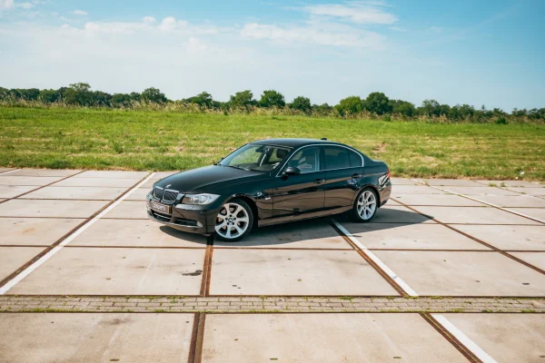 hoofdafbeelding BMW 330i uit 2006