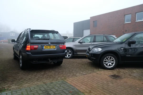 achtergrondafbeelding voor occasion BMW X5 4.4i V8 uit 2001