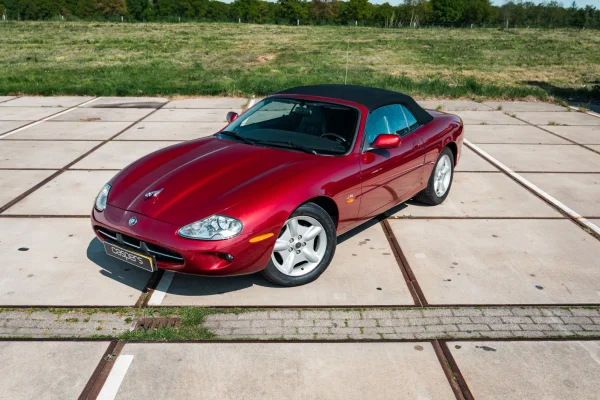 achtergrondafbeelding voor occasion Jaguar XK8 4.0 V8 Convertible uit 1998
