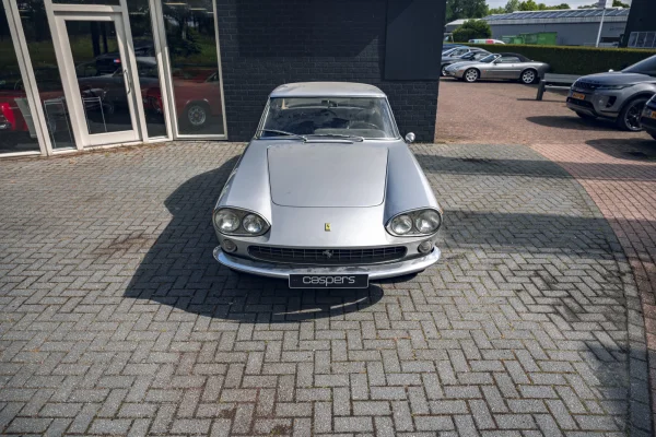 Afbeelding 2 bij het verhaal over deze Ferrari 330 GT 2+2 uit 1965