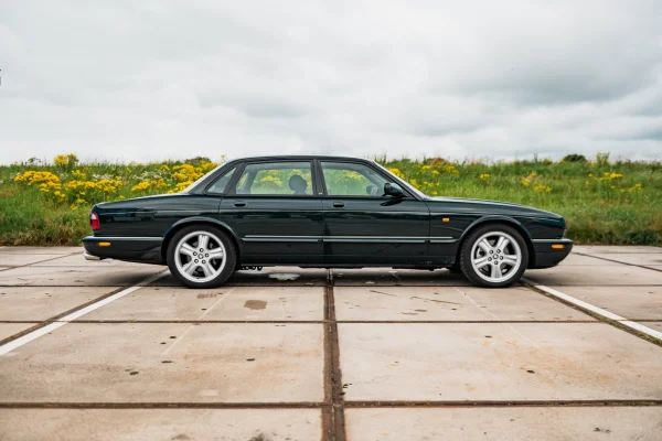 achtergrondafbeelding voor occasion Jaguar XJR 4.0 V8 Supercharged uit 1999