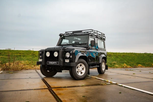 Afbeelding bij het verhaal over deze Land Rover Defender 90 uit 2009