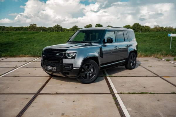hoofdafbeelding voor Land Rover Defender 110 P400e uit 2024