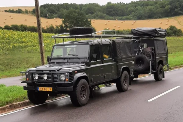 achtergrondafbeelding voor occasion Land Rover Camper Aanhangwagen uit 2006