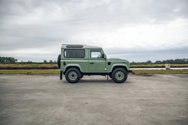 Afbeelding 3 bij het verhaal over deze Land Rover Defender 90 uit 2016