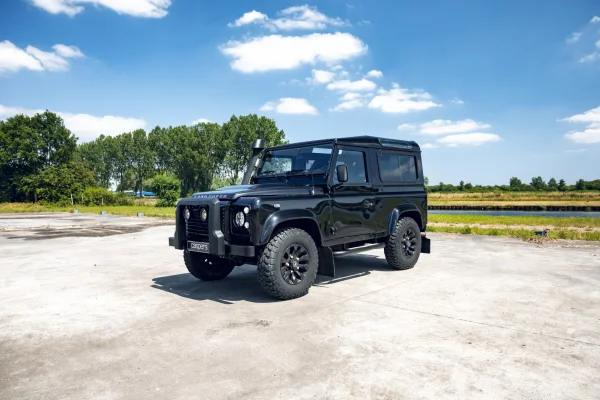 Afbeelding 2 bij het verhaal over deze Land Rover Defender 90 uit 2008