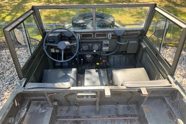 achtergrondafbeelding voor occasion Land Rover 88 Lightweight Leger uitvoering uit 1979