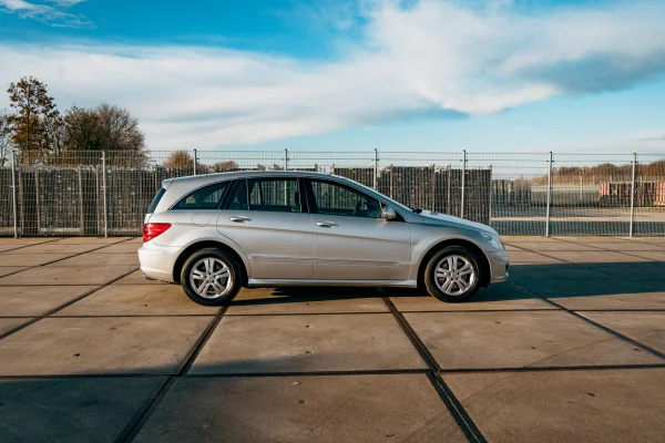 achtergrondafbeelding voor occasion Mercedes-Benz R-Klasse 500 4-Matic uit 2007