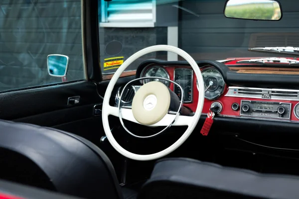 achtergrondafbeelding voor occasion Mercedes-Benz 280SL uit 1968
