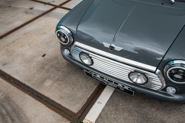 achtergrondafbeelding voor occasion Mini Austin 1100 special Restomod uit 1978