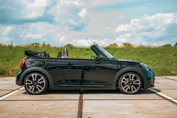 achtergrondafbeelding voor occasion MINI Cooper S Cabrio John Cooper Works Package uit 2021
