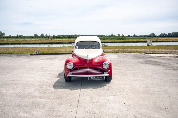 Afbeelding 2 bij het verhaal over deze Peugeot 203 C8 Pick-up uit 1954