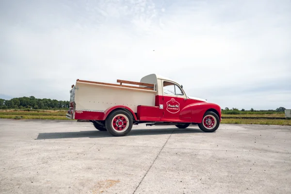 Afbeelding 3 bij het verhaal over deze Peugeot 203 C8 Pick-up uit 1954