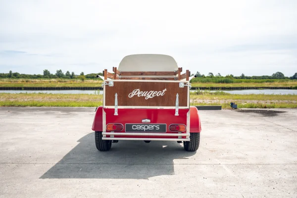 Afbeelding bij het verhaal over deze Peugeot 203 C8 Pick-up uit 1954