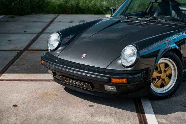 achtergrondafbeelding voor occasion Porsche 911 SC uit 1981