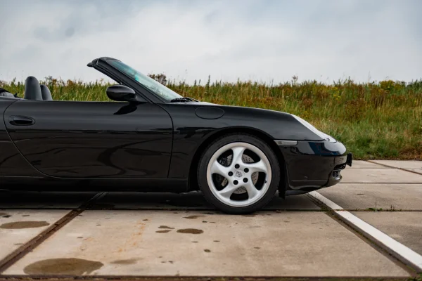 achtergrondafbeelding voor occasion Porsche 911 Cabrio 3.4 Carrera uit 1999