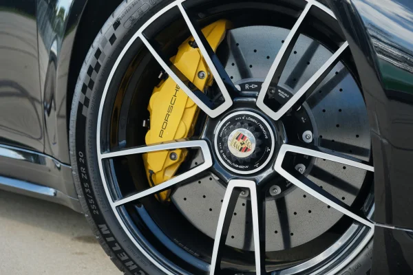 achtergrondafbeelding voor occasion Porsche 992 Turbo S uit 2021