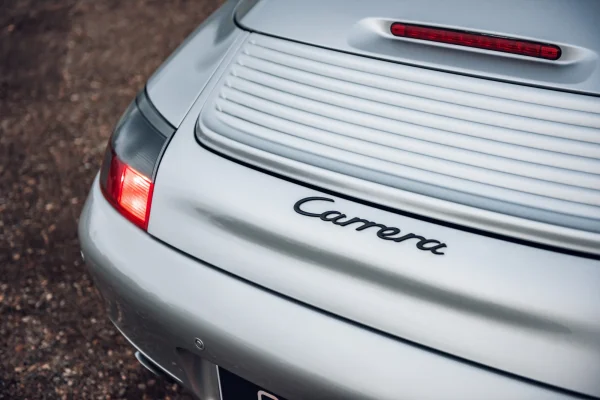 achtergrondafbeelding voor occasion Porsche 911 Cabrio 3.4 Carrera uit 2000
