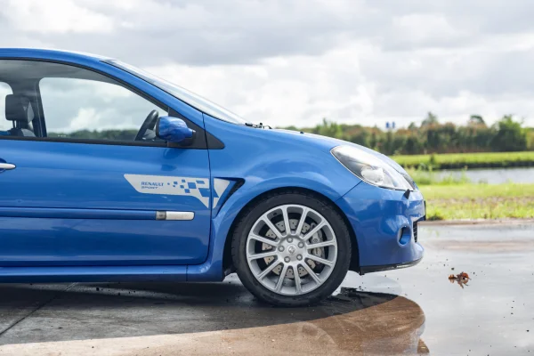 achtergrondafbeelding voor occasion Renault Clio RS 2.0 16V uit 2007