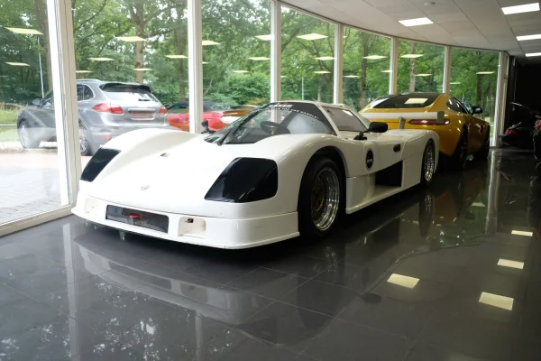 hoofdafbeelding Saker GT uit 2010