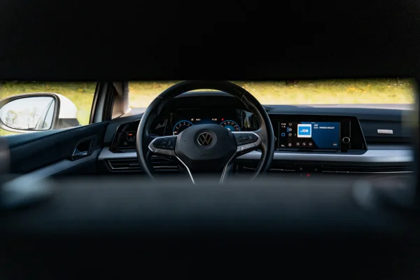 achtergrondafbeelding voor occasion Volkswagen Golf Variant 1.0 eTSI Life uit 2022