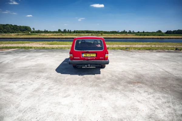 Afbeelding bij het verhaal over deze Volvo 240 uit 1982