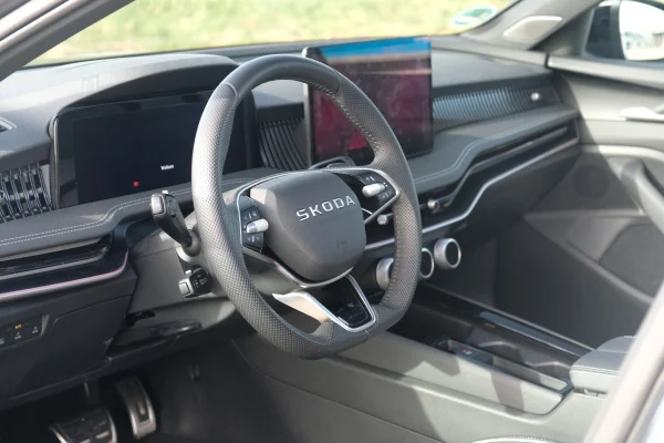 achtergrondafbeelding voor occasion Skoda Superb Combi 1.5TSi PHEV Sportline uit 2025