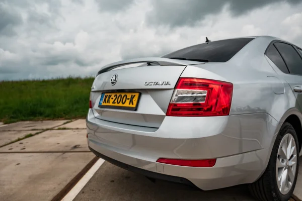 achtergrondafbeelding voor occasion Skoda Octavia Hatchback 1.0 TSI DSG Greentech Ambition Business uit 2016