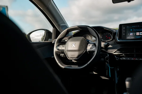 achtergrondafbeelding voor occasion Peugeot Peugeot 208 1.2 PureTech Active Pack uit 2023