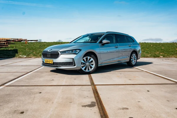 Afbeelding bij het verhaal over deze Skoda Superb Combi uit 2024